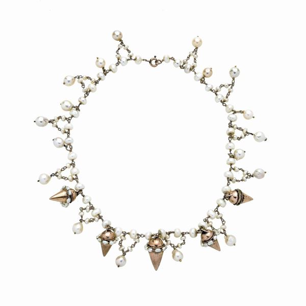 Necklace in 9 kt gold and pearls