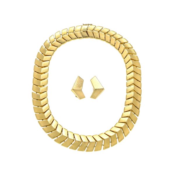 LALAOUNIS - Pair of clip earrings and choker in 18 kt yellow gold
