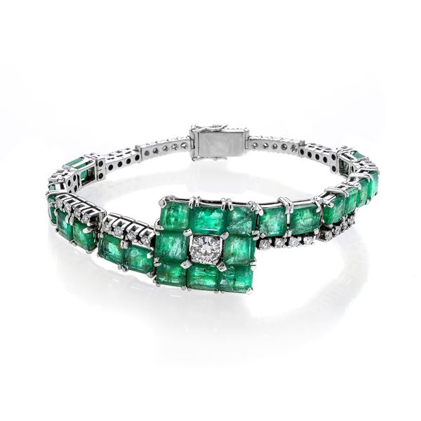 Bracelet in 18kt white gold, diamonds and emeralds