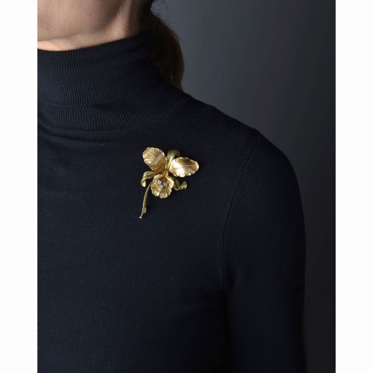 Grande spilla Orchidea in oro giallo 18 kt e diamanti