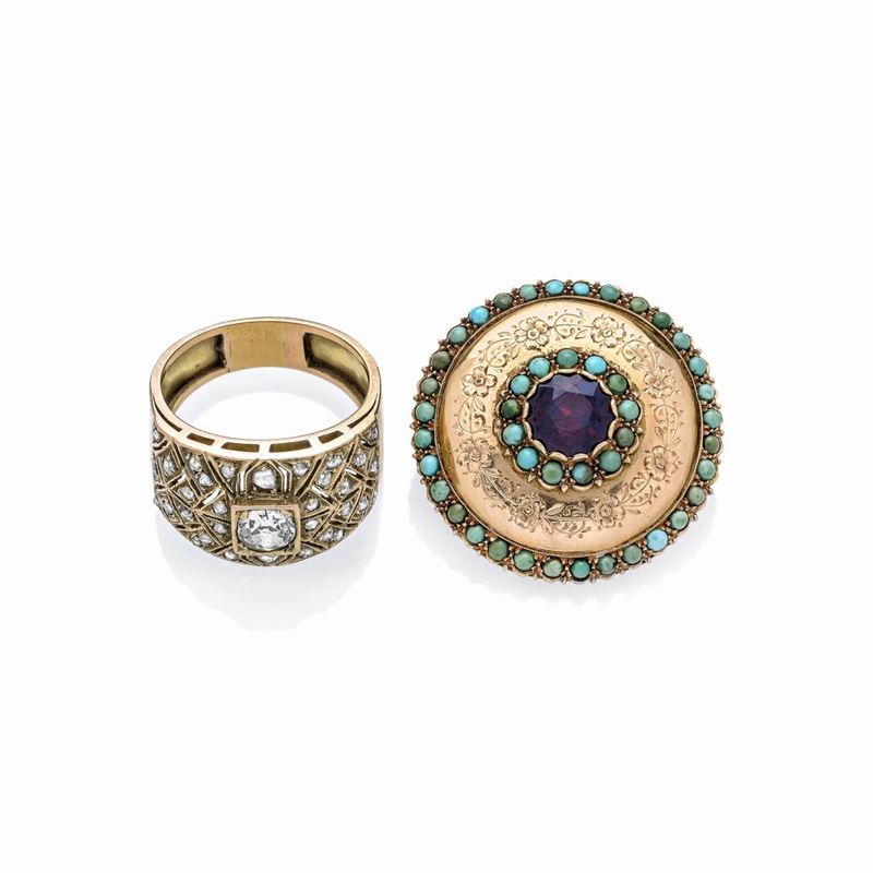 Anello e spilla in oro giallo 18 kt, diamanti, turchese e granato