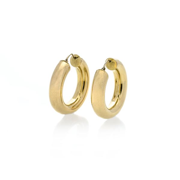 Pair of 18 kt yellow gold hoop earrings  - Auction Antique, Modern and Design Jewelery Auction - Curio - Casa d'aste in Firenze