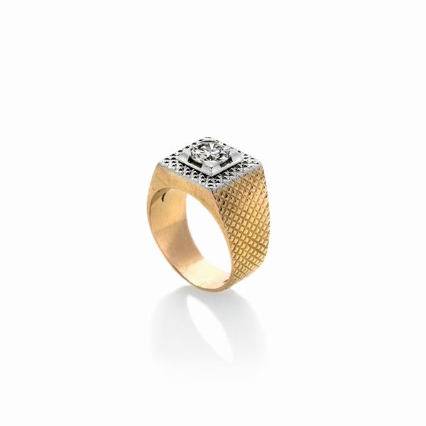Solitaire ring in 18 kt yellow gold, white gold and diamond