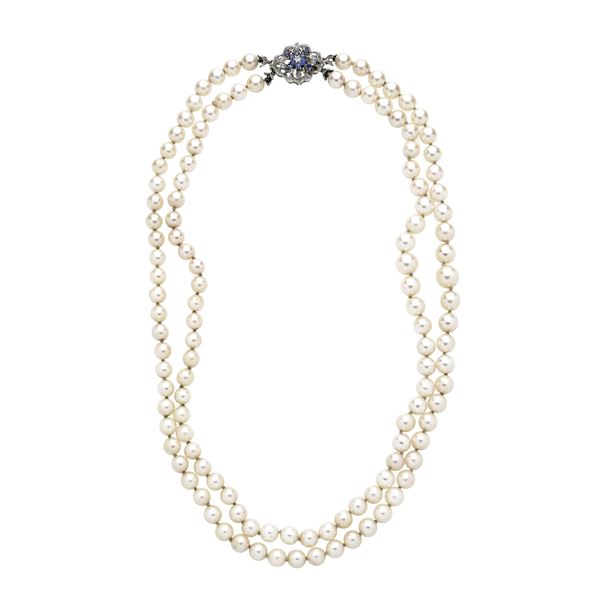 Necklace in cultured pearls, 18 kt white gold and sapphires