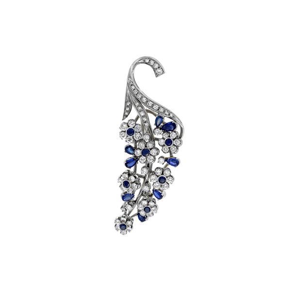Bunch of flowers brooch in 18 kt white gold, diamonds and sapphires