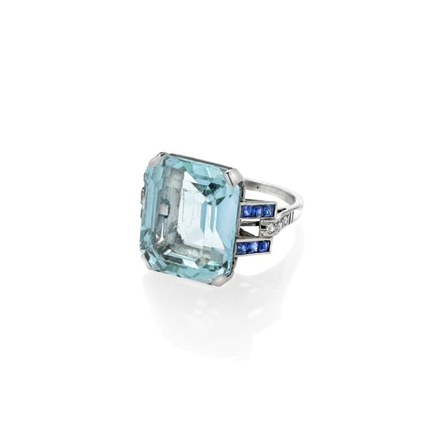 Ring in platinum, diamonds, sapphires and aquamarine