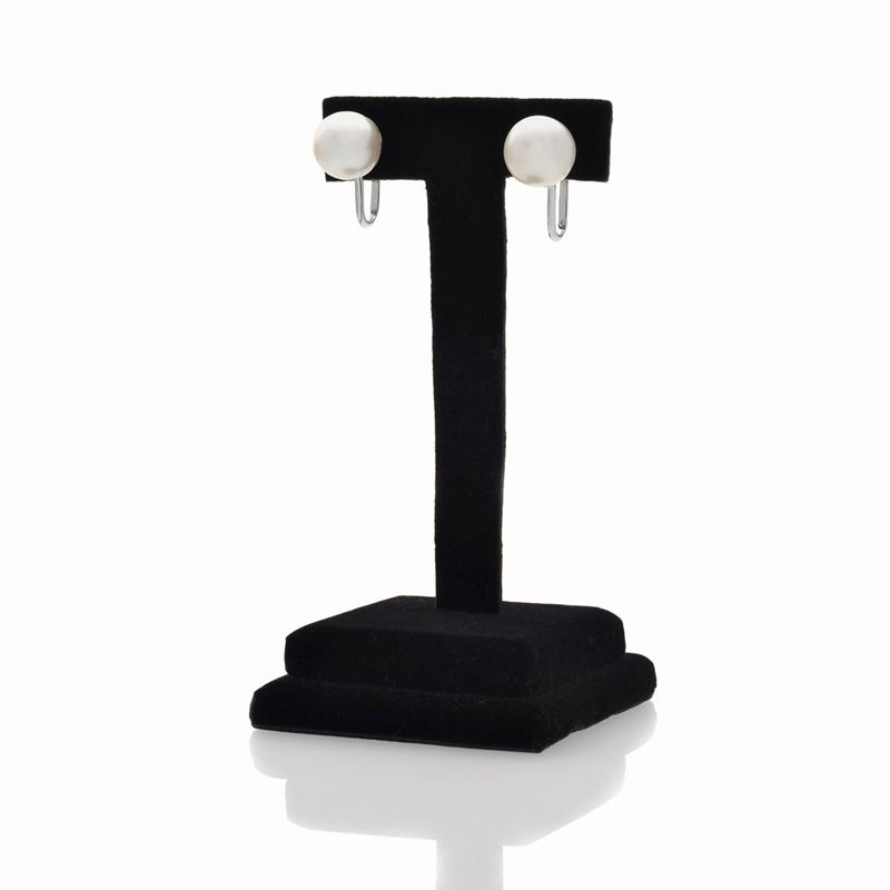 Paio di orecchini in oro bianco 18 kt e perle australiane