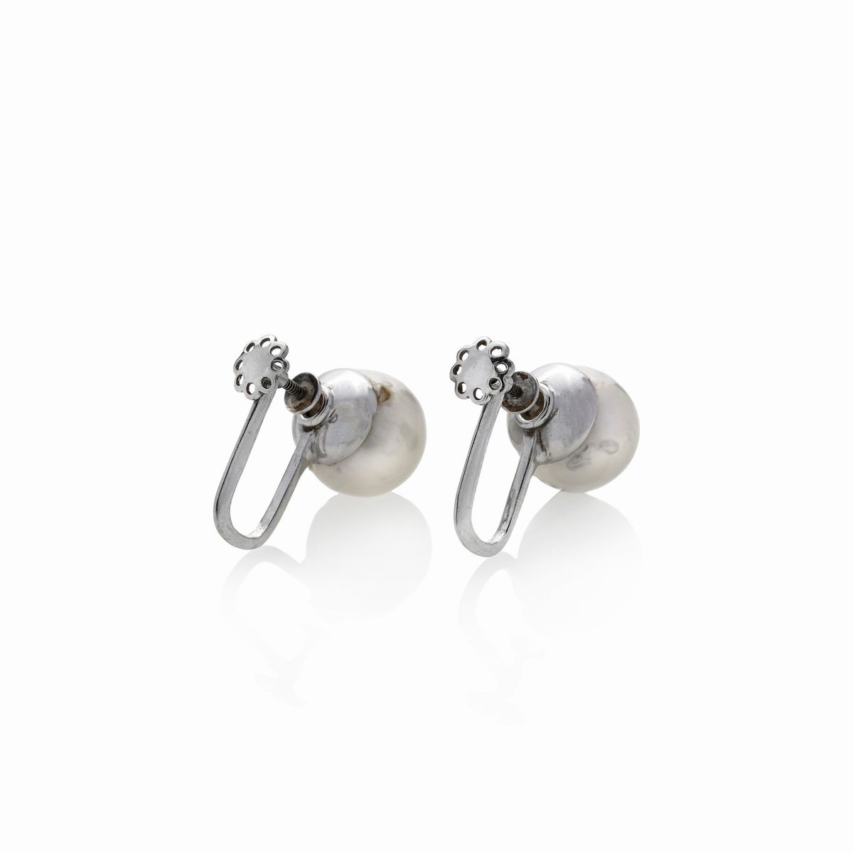 Paio di orecchini in oro bianco 18 kt e perle australiane