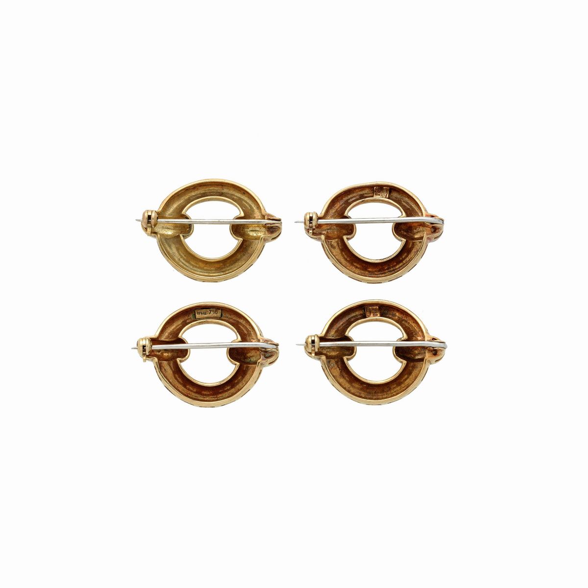 Serie di quattro spille in oro giallo 18 kt e smalti policromi