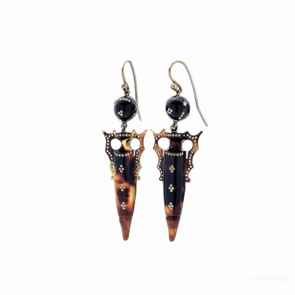 Pair of 9 kt gold and tortoiseshell earrings