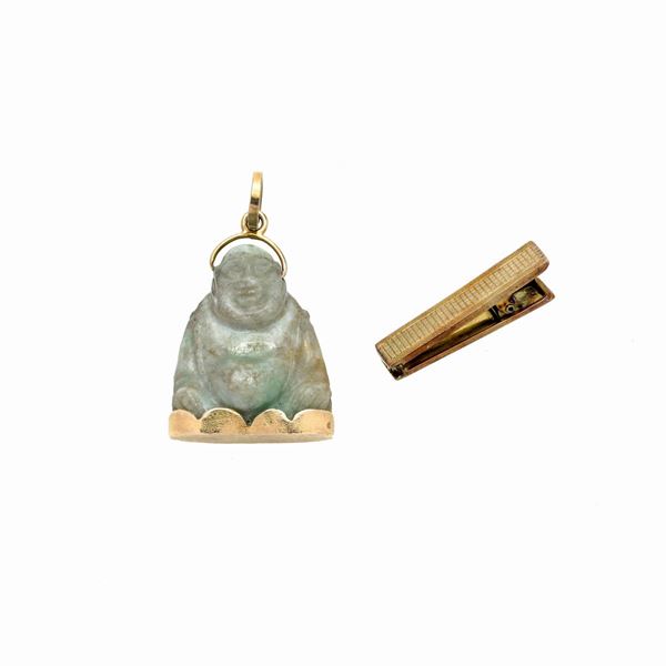 Jadeite and 18 kt yellow gold Buddha pendant and 18 kt yellow gold money holder  (Fifties - Sixties)  - Auction Antique, Modern and Design Jewelery Auction - Curio - Casa d'aste in Firenze