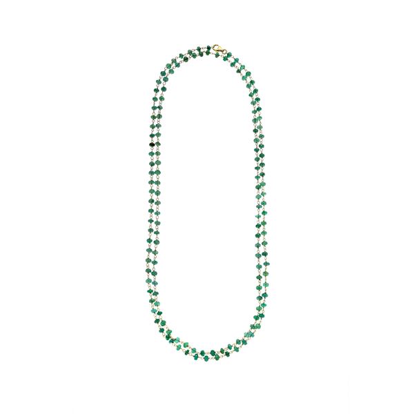 Lunga collana in oro basso e smeraldi