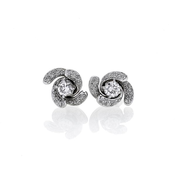 Pair of light point earrings in white gold and diamonds