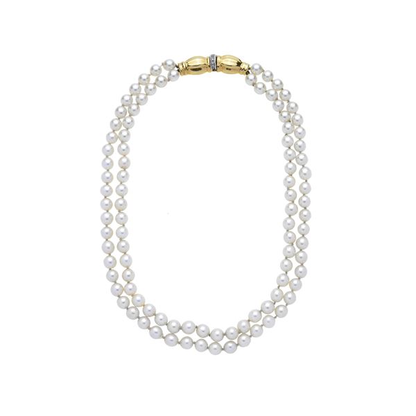 Two-strand necklace in cultured pearls, yellow gold and diamonds  (The nineties)  - Auction Antique, Modern and Design Jewelery Auction - Curio - Casa d'aste in Firenze