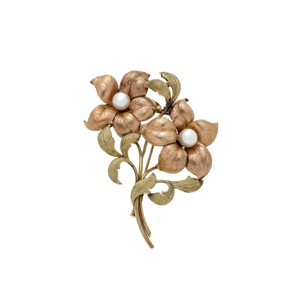 Large floral brooch in yellow gold, rose gold and cultured pearls