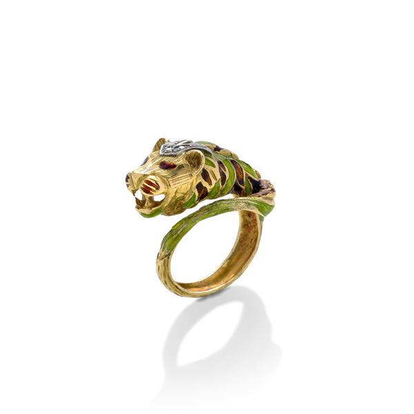 Anello con testa di leone in oro giallo e smalti policromi