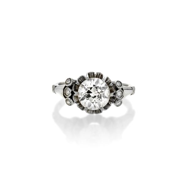 White gold and diamond ring with six small side diamonds