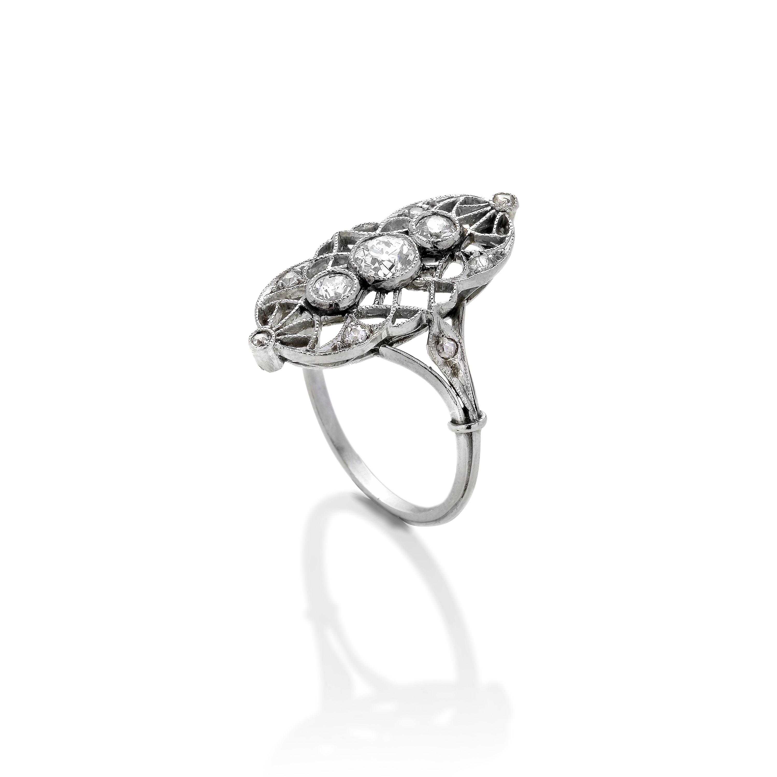 Anello a losanga in oro bianco e diamanti