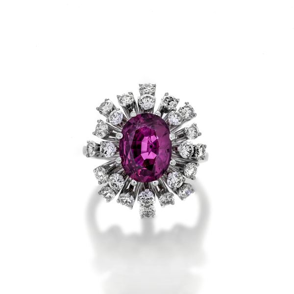 Daisy ring in white gold, diamonds and ruby