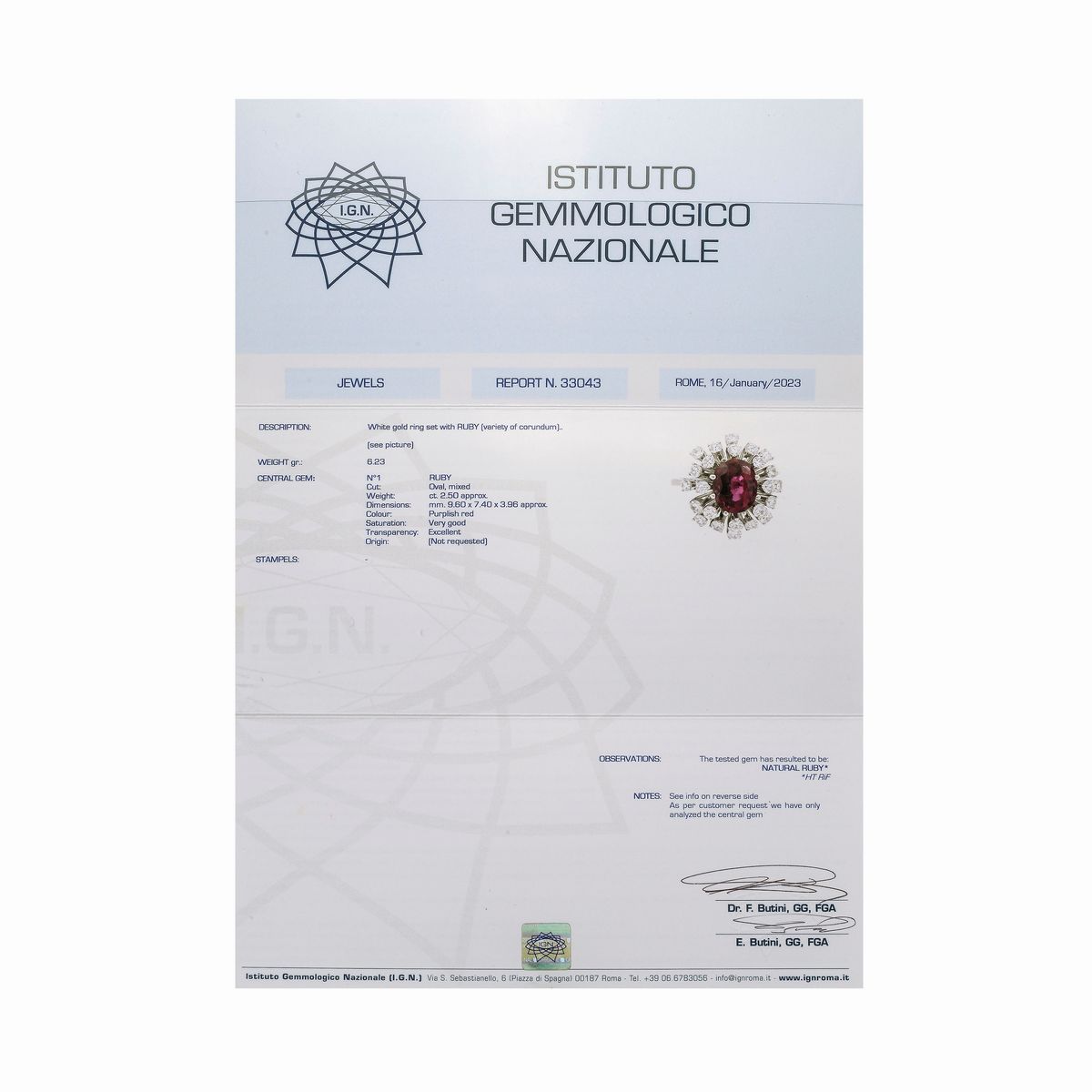 Anello a margherita in oro bianco, diamanti e rubino