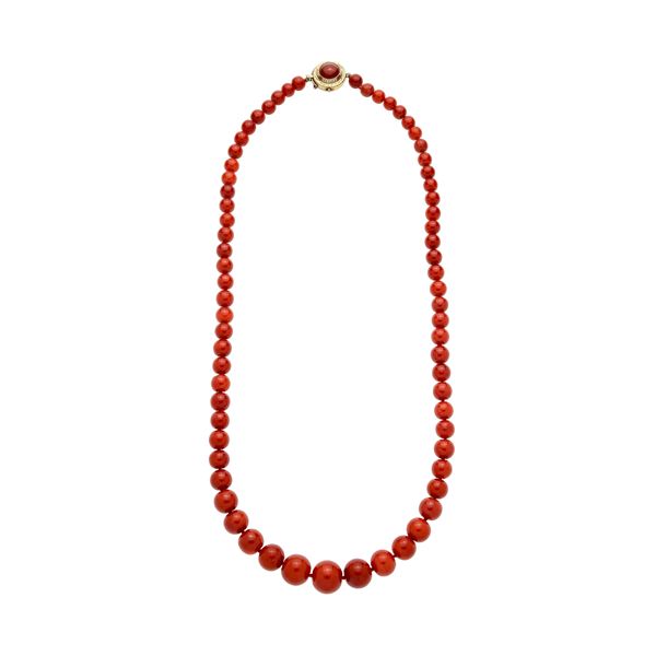 Necklace in red coral and yellow gold  (Sixties)  - Auction Antique, Modern and Design Jewelery Auction - Curio - Casa d'aste in Firenze