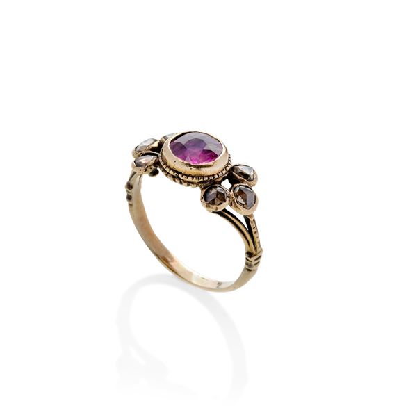 Anello in oro a basso titolo, diamanti e zaffiro rosa