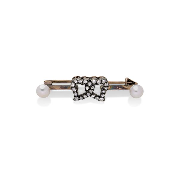 Love brooch in low title gold, diamonds and cultured pearls