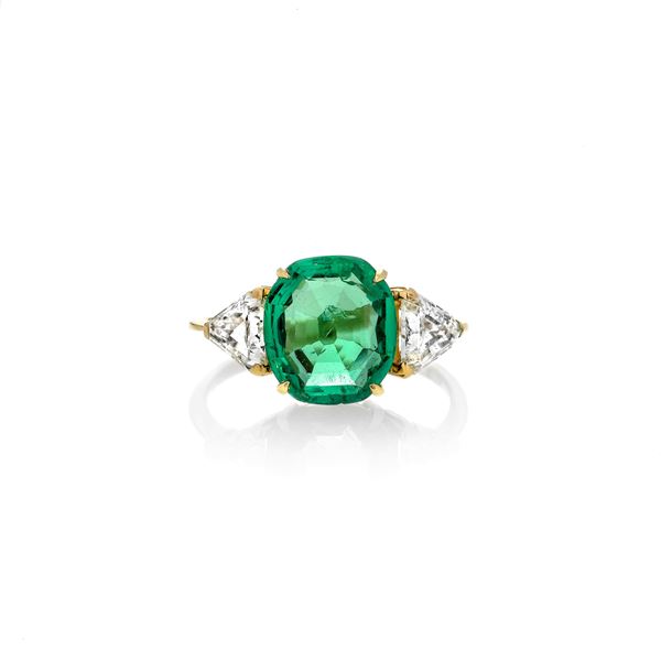Anello in oro giallo, diamanti e smeraldo Colombiano