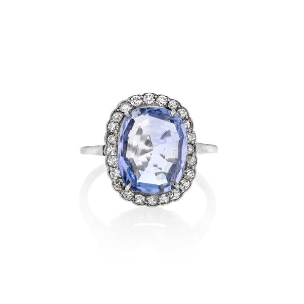 Ring in platinum, diamonds and natural Ceylon sapphire