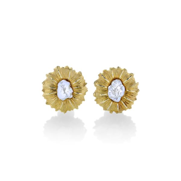 PAOLO PENCO Pair of large earrings in yellow gold and Scaramazza pearls