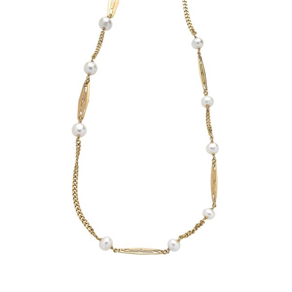 Lunga collana in oro giallo e perle coltivate