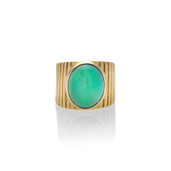 Band ring in yellow gold and oval cabochon cut turquoise