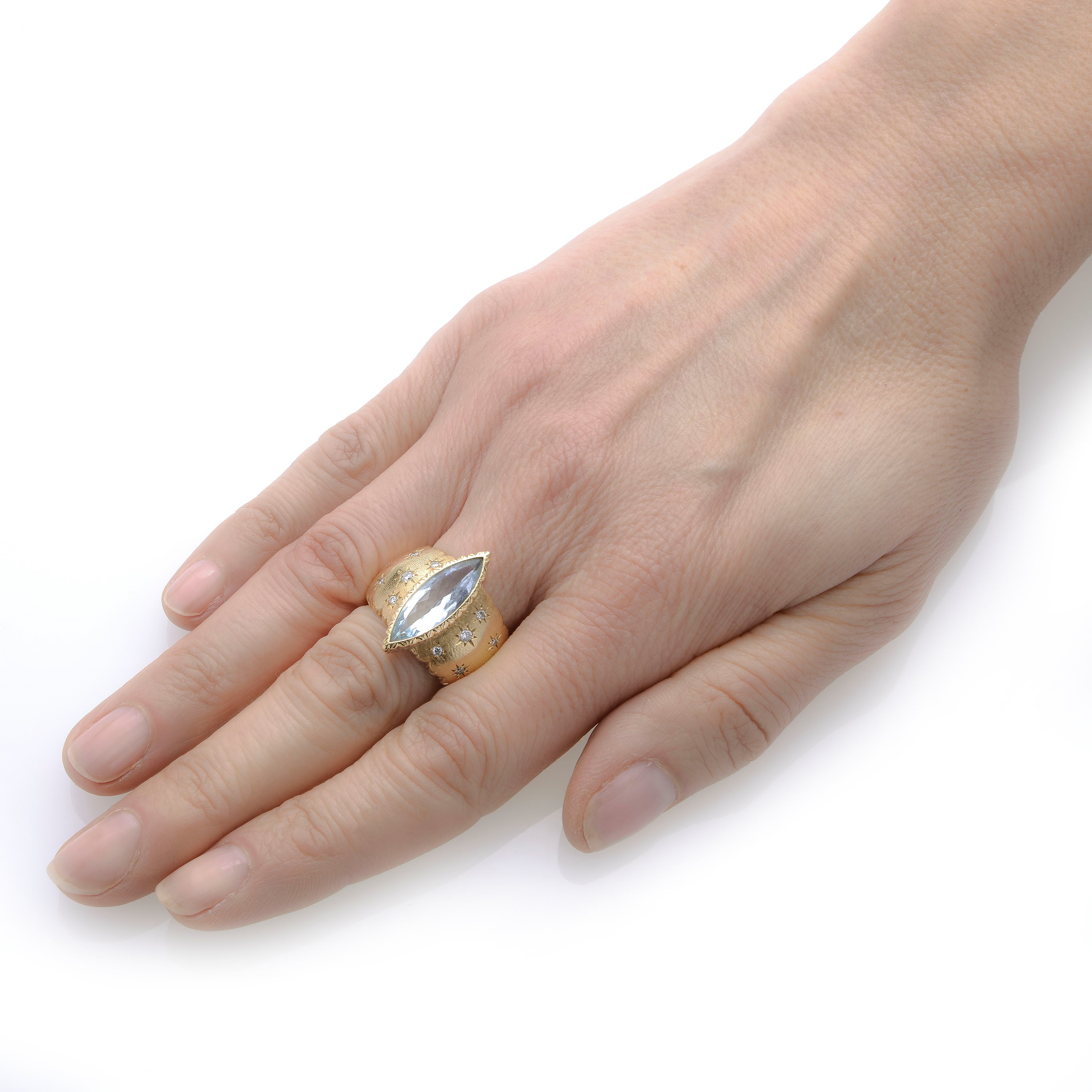 Parure con anello e paio di orecchini in oro giallo, diamanti e acquamarina