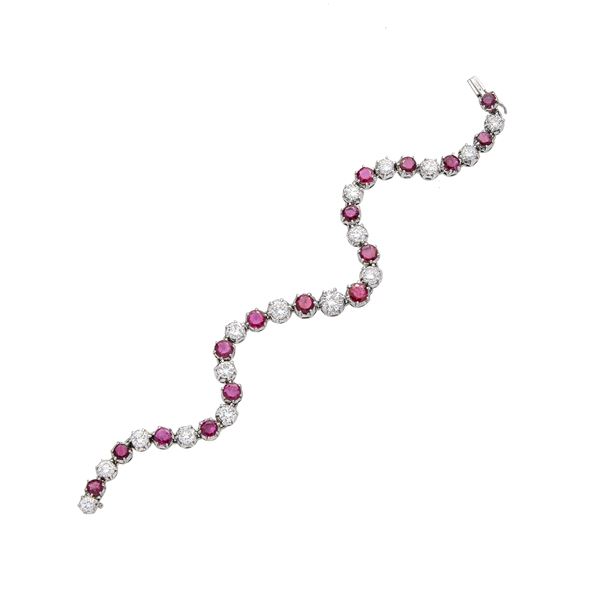 Bracciale tennis in oro bianco, diamanti e rubini