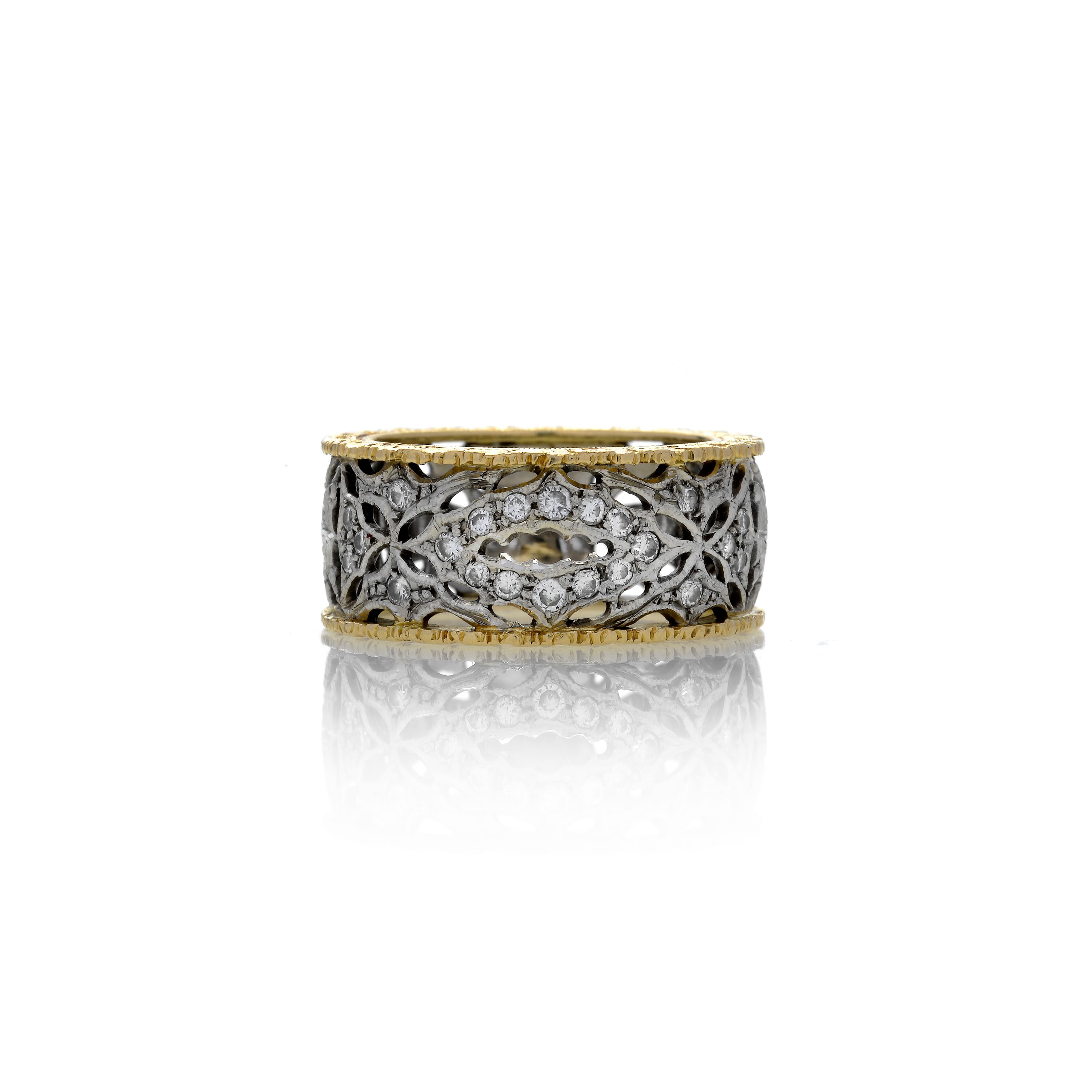 Anello a fascia in oro bianco, oro giallo e diamanti