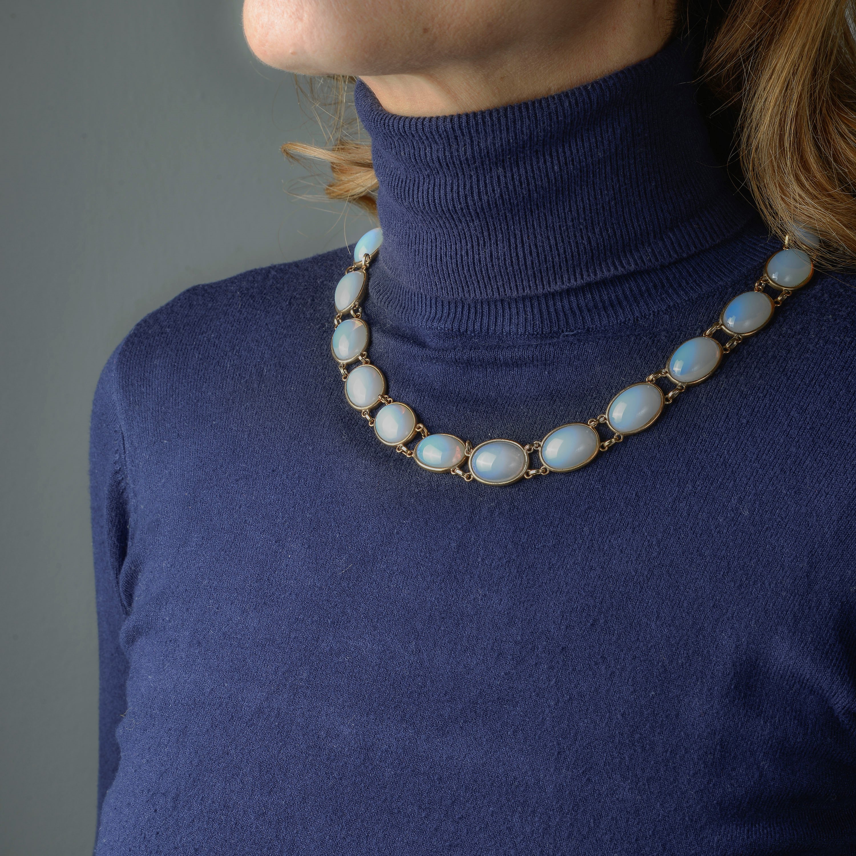 Collana in oro giallo, diamanti e pietra di luna