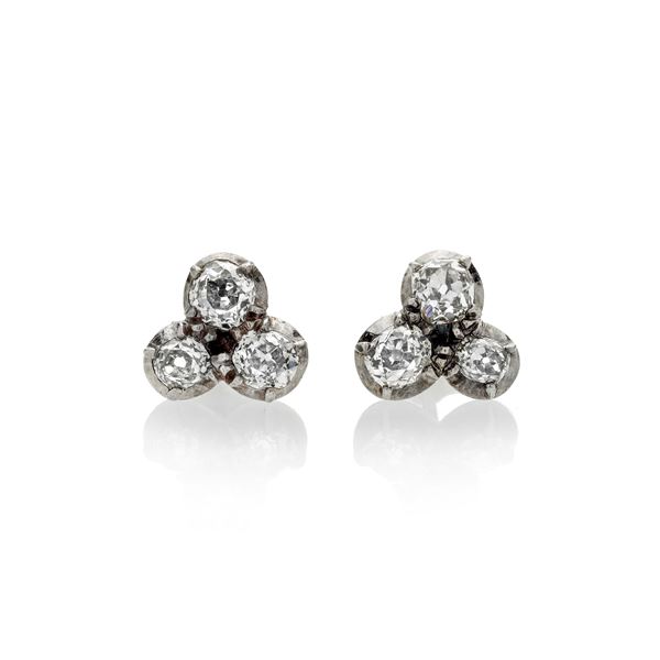 Pair of earrings in low title gold, silver and diamonds