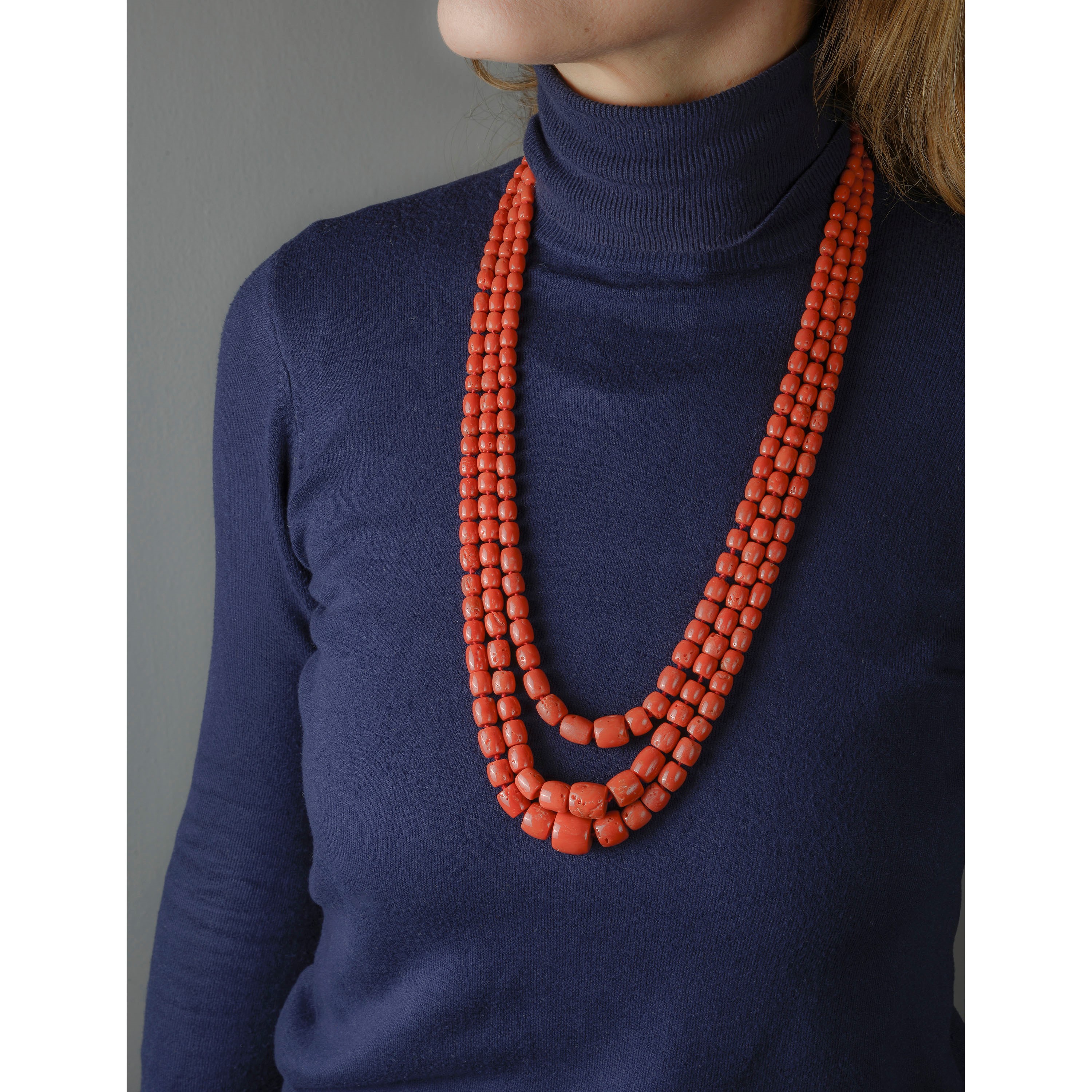 Collana a Tre Fili in Corallo Rosso e Oro Giallo