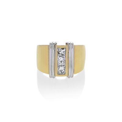 Anello a Fascia in Oro Giallo, Oro Bianco e Tre Diamanti