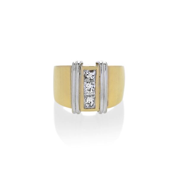 Anello a fascia in oro giallo, oro bianco e tre diamanti