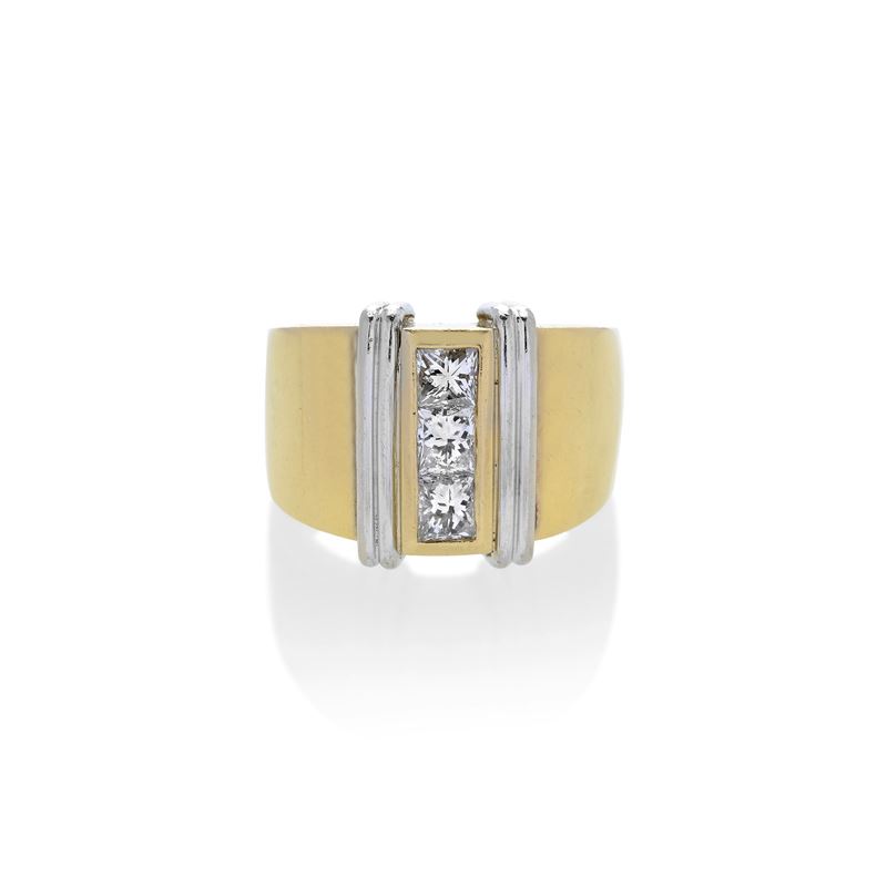 Anello a Fascia in Oro Giallo, Oro Bianco e Tre Diamanti