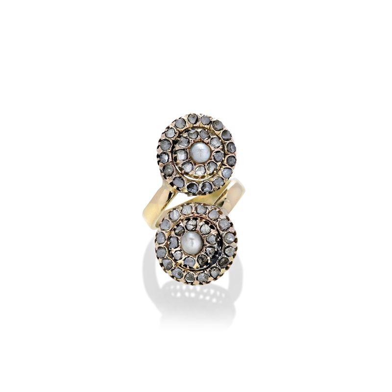 Anello contrariè in oro giallo, oro a basso titolo, diamanti e perle