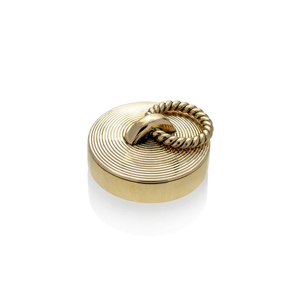 CARTIER : Pill box in 14 kt yellow gold  (Paris)  - Auction Antique, Modern and  [..]