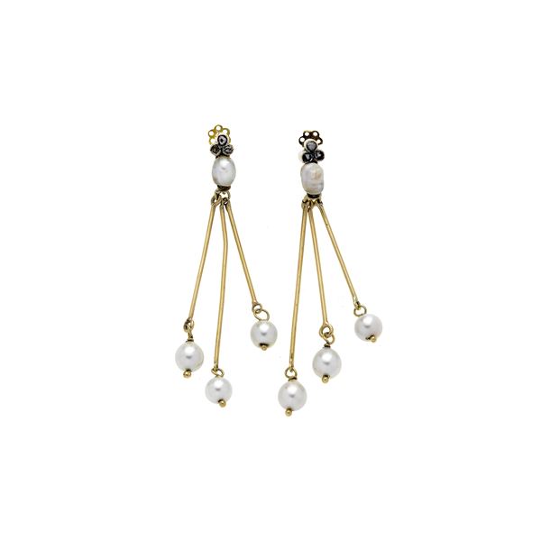Pair of long drop bar earrings in low gold, yellow gold, diamonds and pearls  (Partly  [..]