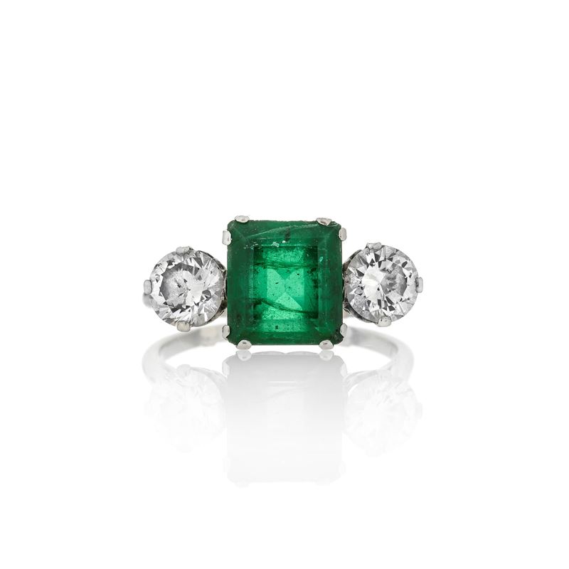 Anello con diamanti e smeraldo