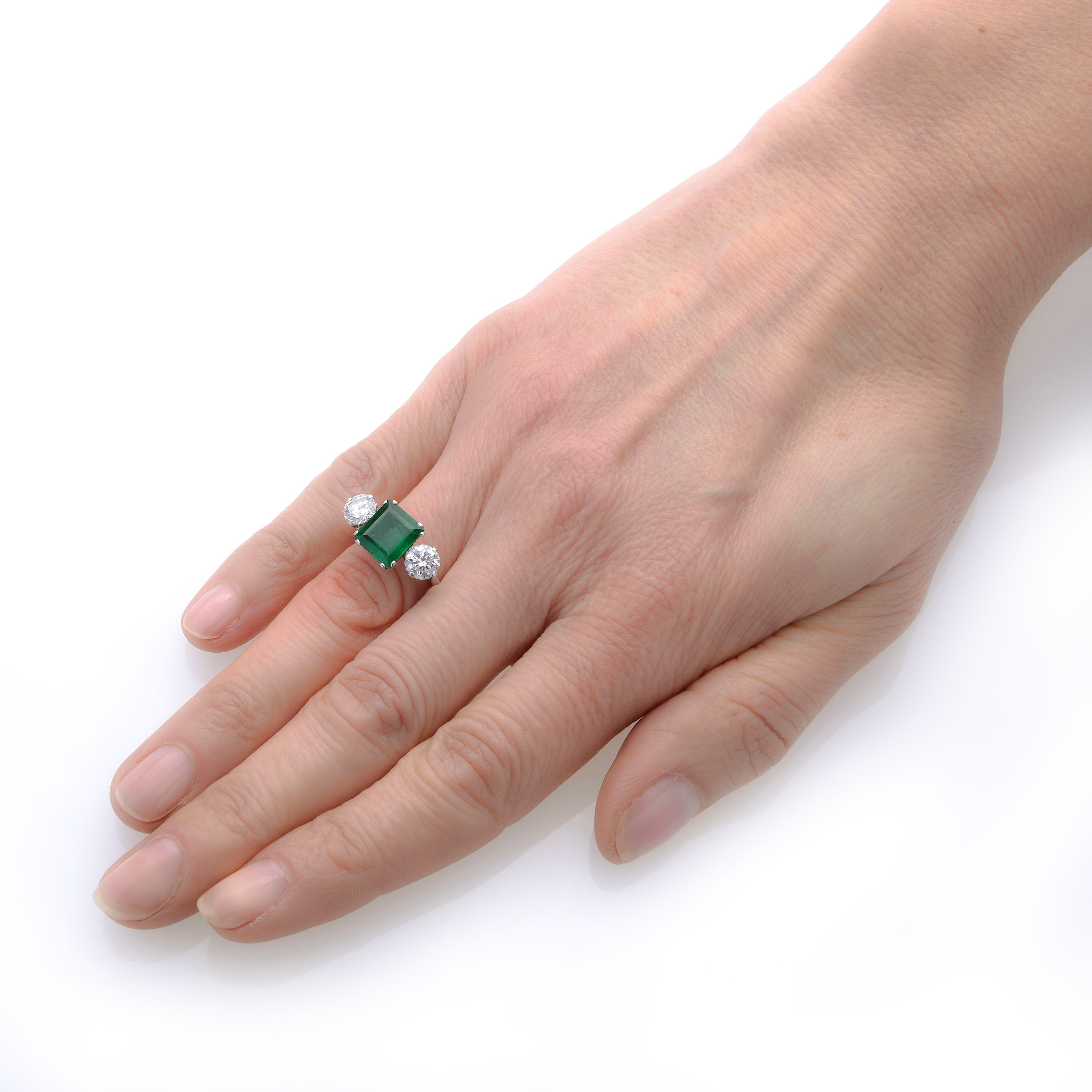 Anello con diamanti e smeraldo