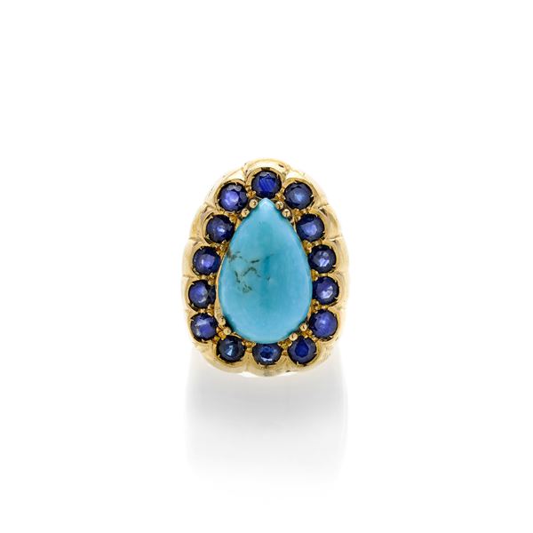 Grande anello in oro giallo, zaffiri e turchese