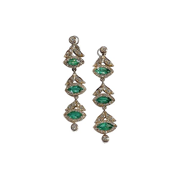 Long pendant earrings in yellow gold, diamonds and emeralds
