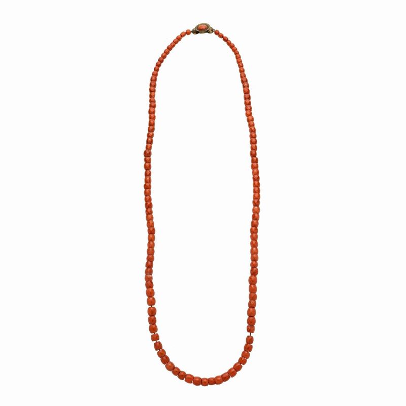 Lunga collana in corallo rosso e oro 9 kt