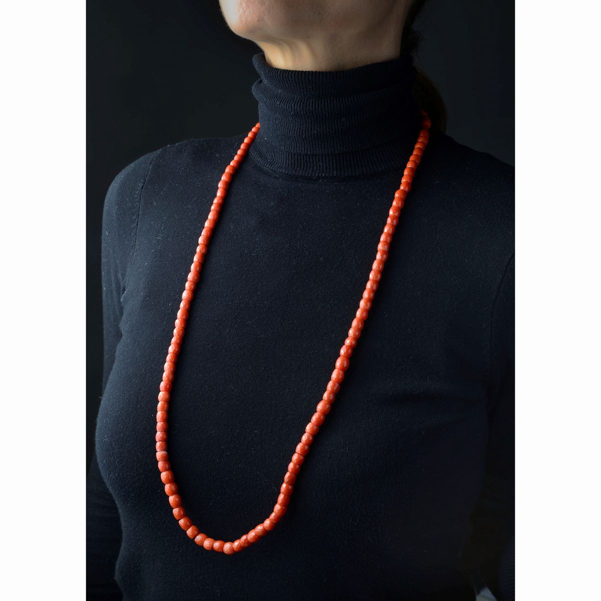 Lunga collana in corallo rosso e oro 9 kt